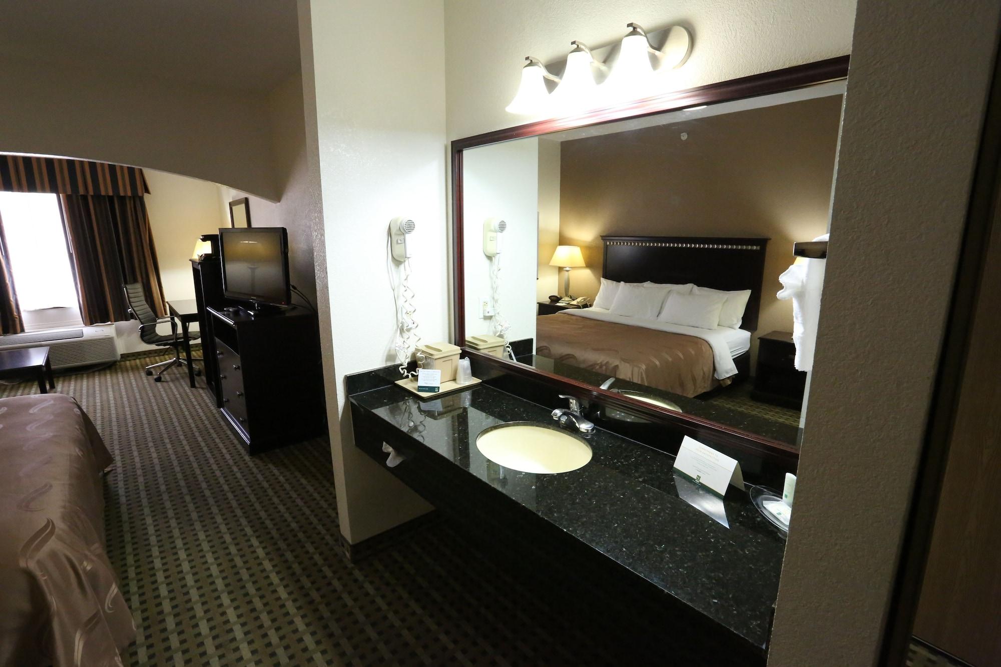 Quality Suites Burleson - Ft Worth Esterno foto