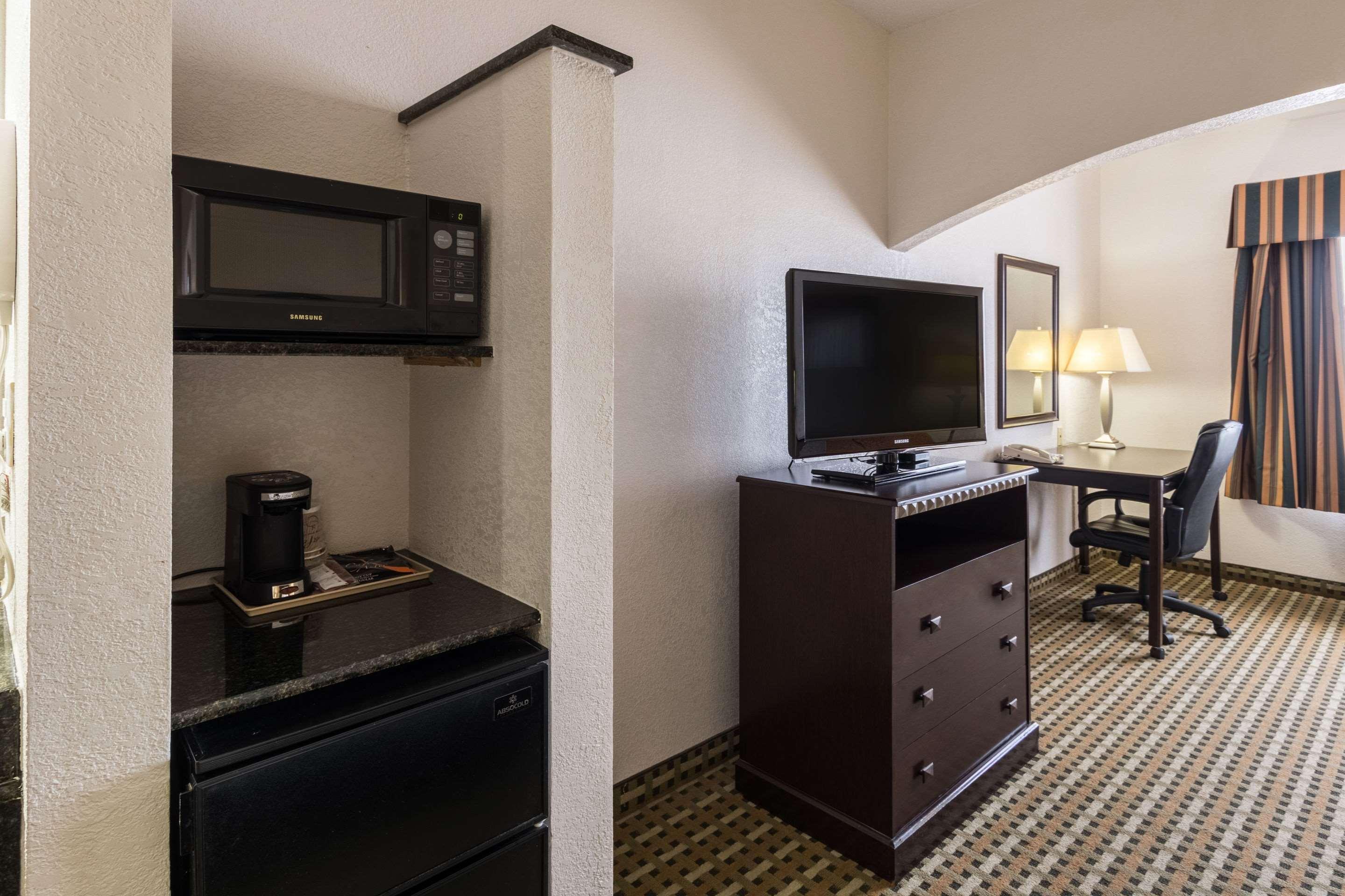 Quality Suites Burleson - Ft Worth Esterno foto