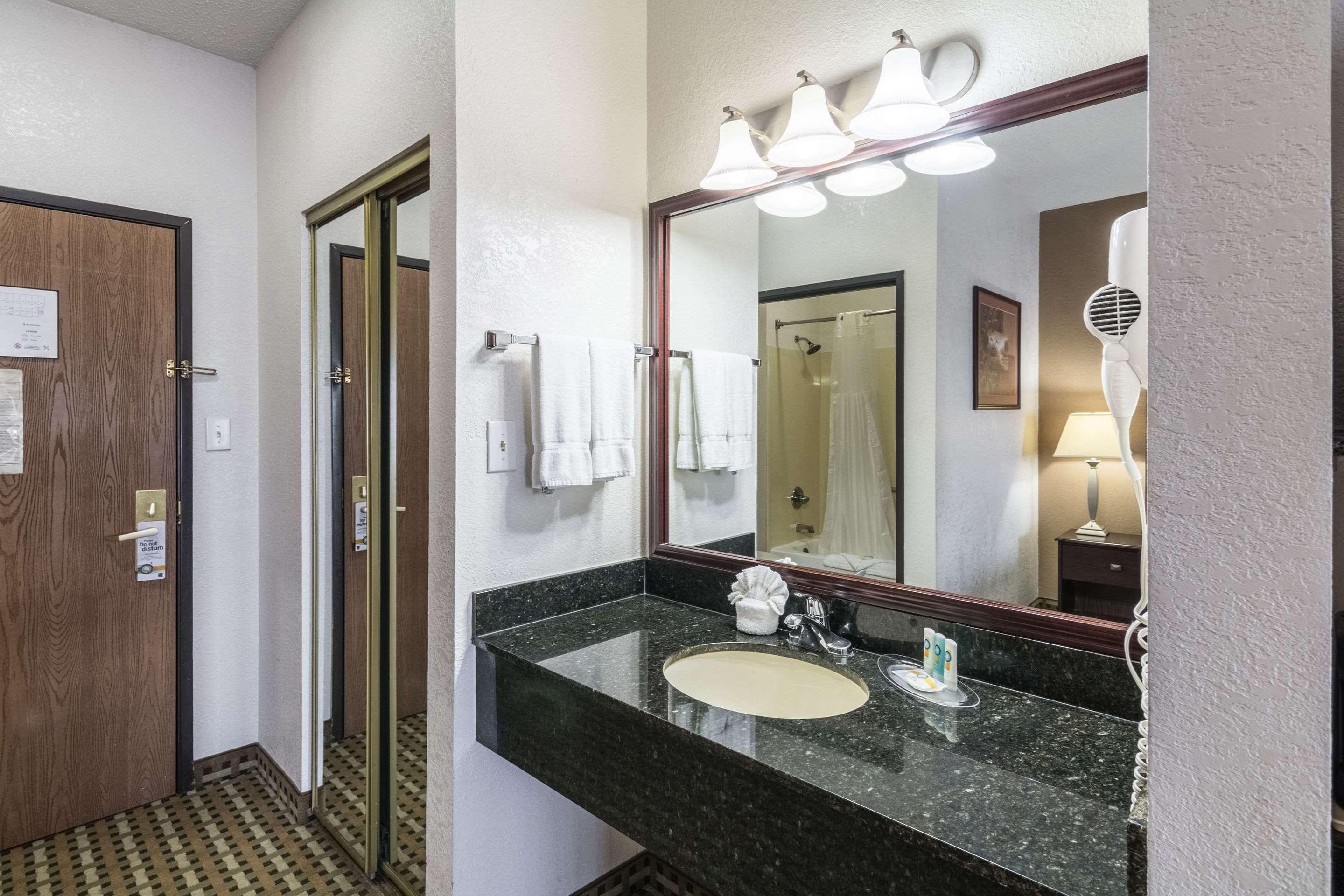 Quality Suites Burleson - Ft Worth Esterno foto