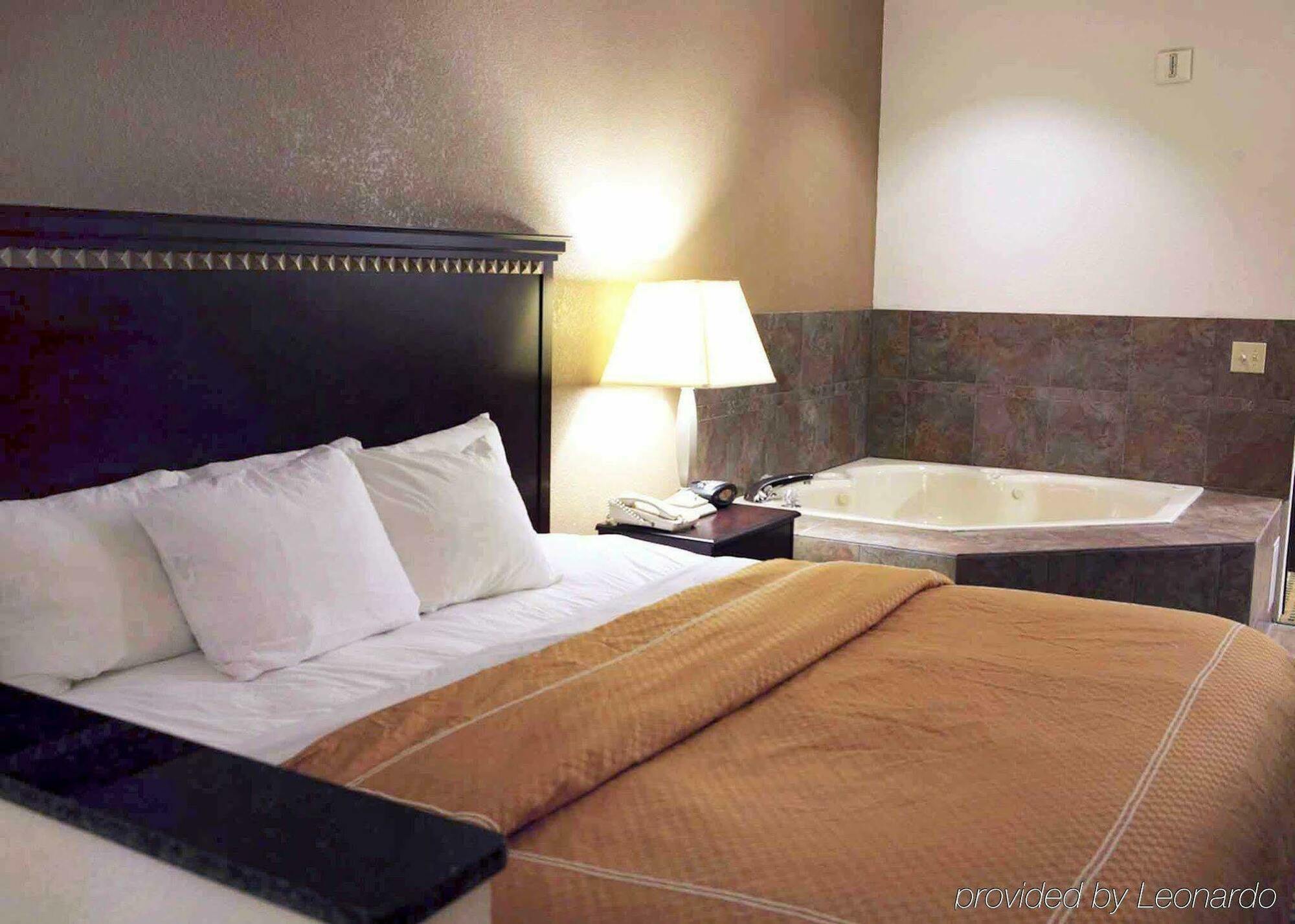 Quality Suites Burleson - Ft Worth Camera foto